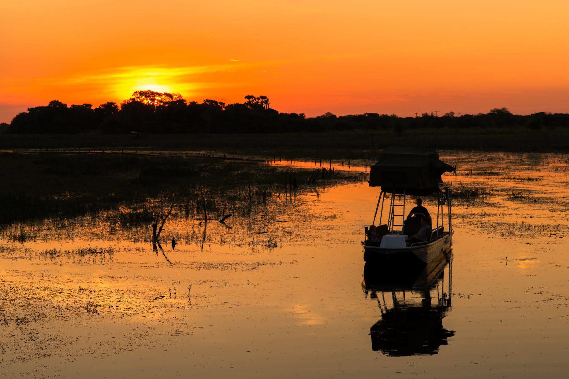 Thamalakane River Lodge Маун Екстер'єр фото